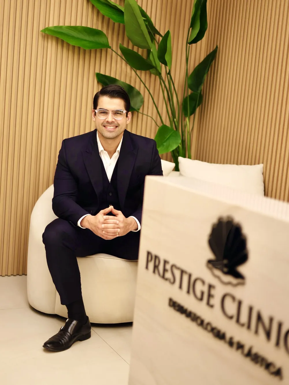 Dr. Jorge Campos na recepção da Prestige Clinique